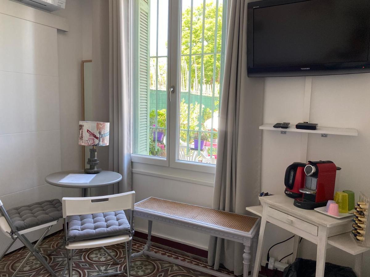 Cote Court Bed & Breakfast L'Isle-sur-la-Sorgue Exterior photo