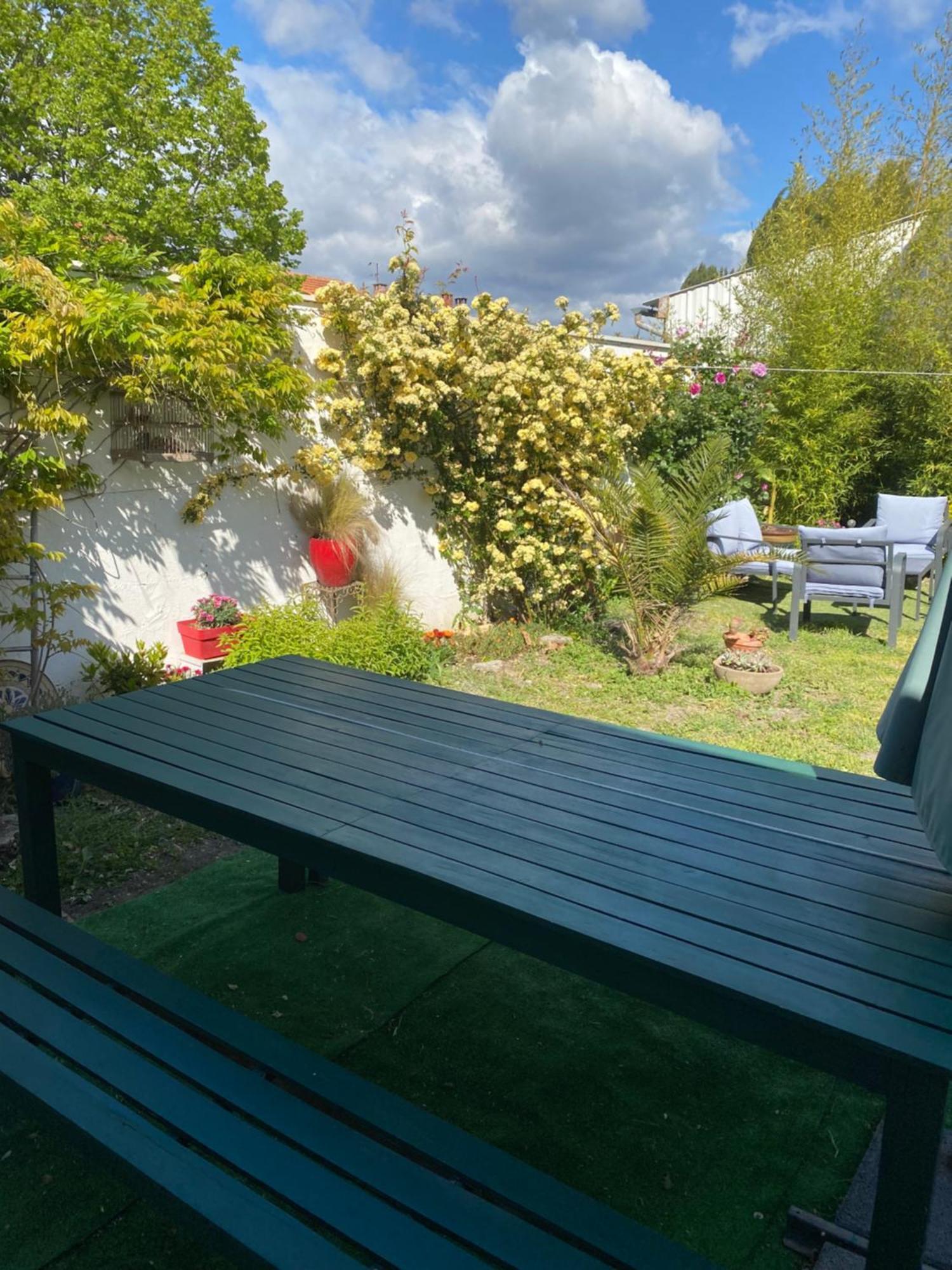Cote Court Bed & Breakfast L'Isle-sur-la-Sorgue Exterior photo